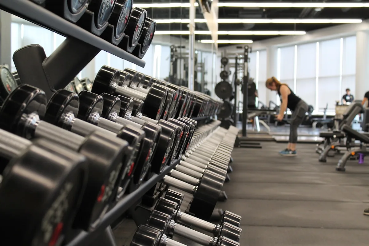 opositor siguiendo plan de entrenamiento estructurado de 8 semanas para pruebas físicas